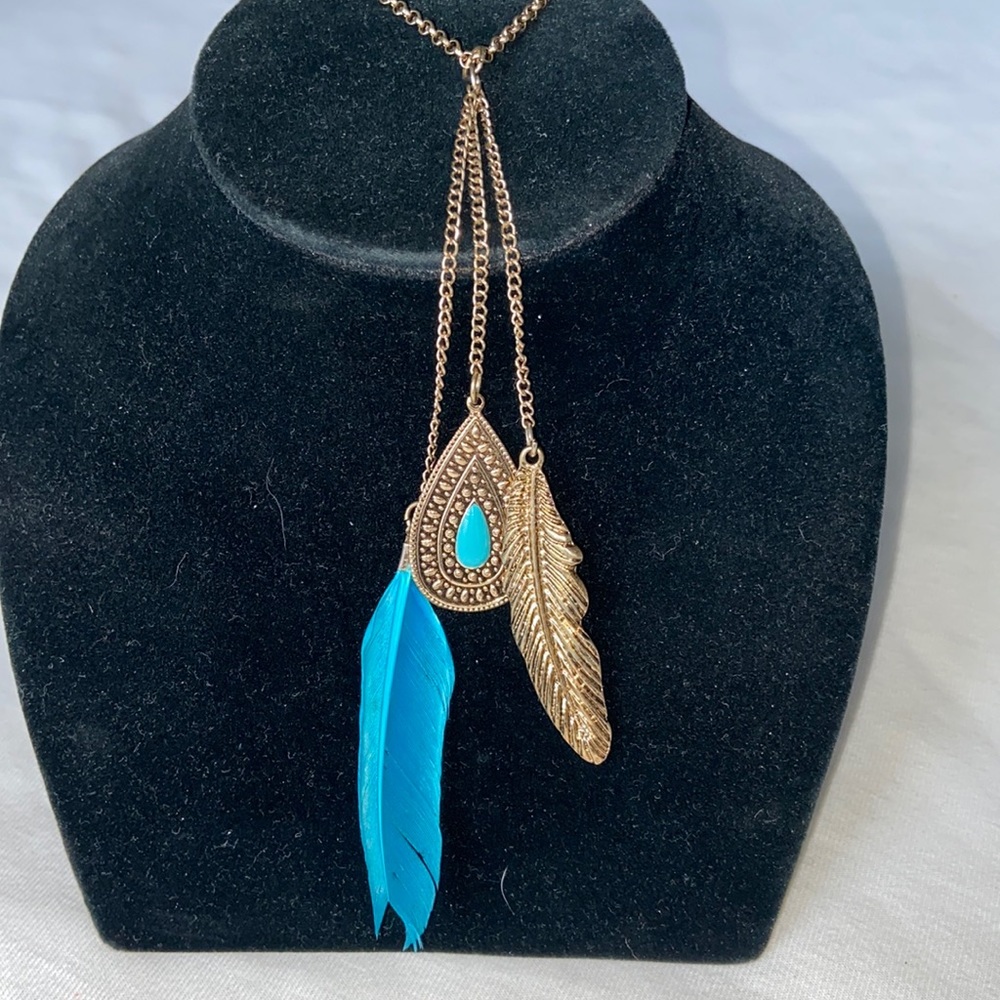 Gold fashion necklace with adjustable length turquoise & feather